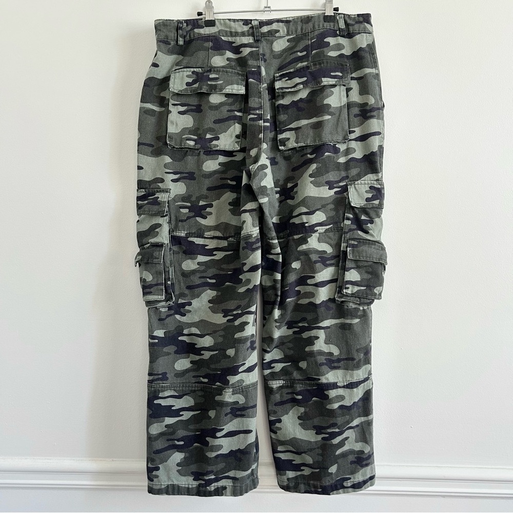High-Rise Wide-Leg Cargo Jeans in Green Camo - Picture 8 of 14
